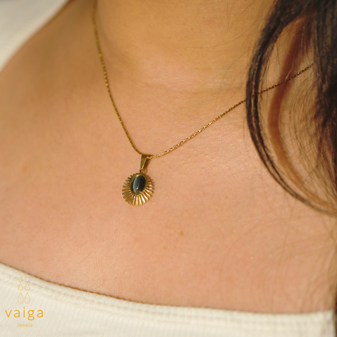 Green Stone Sunburst Pendant Necklace – Gold-Plated & Anti-Tarnish