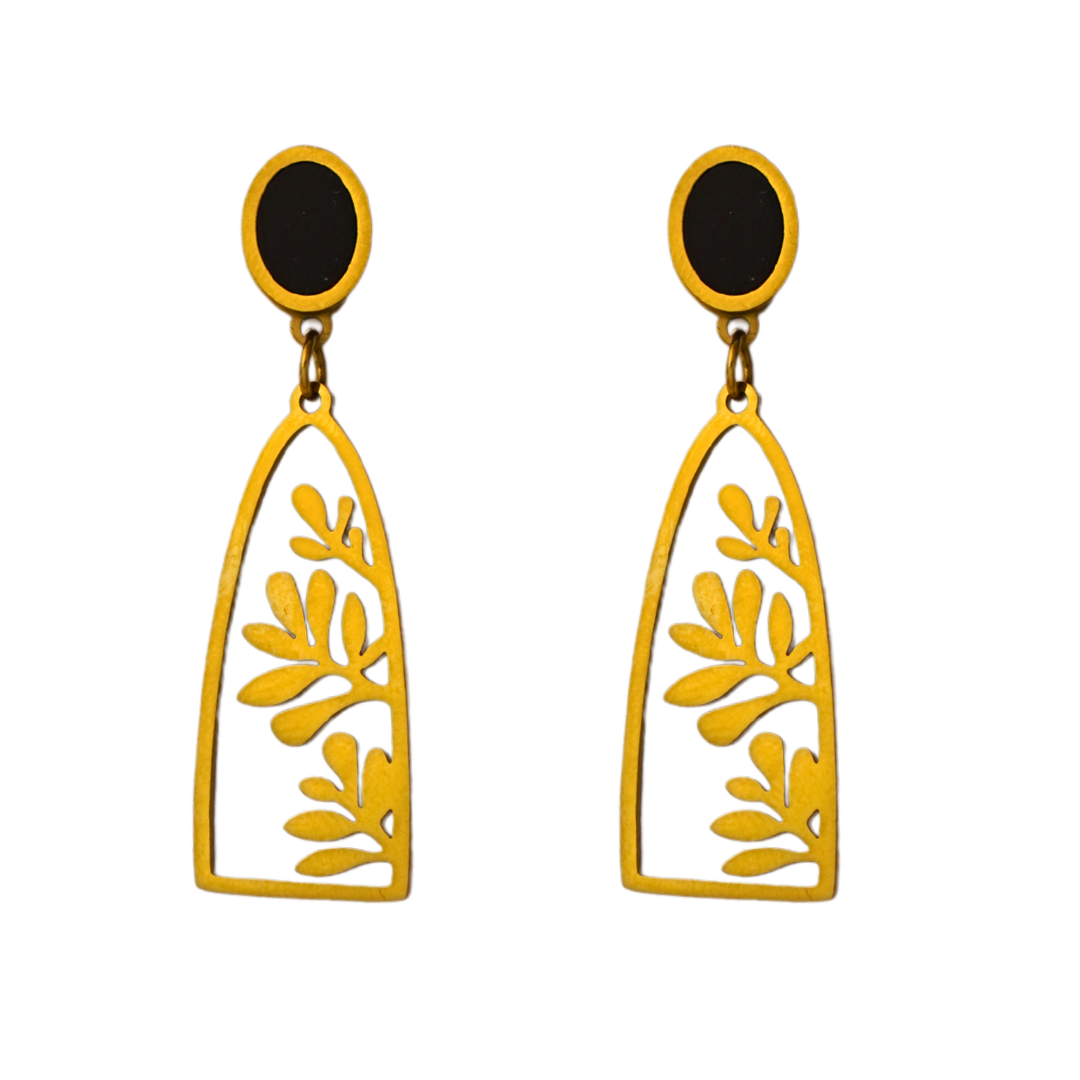 Gold-Plated Leaf Cutout Dangle Earrings – Elegant Nature-Inspired Earrings for Women