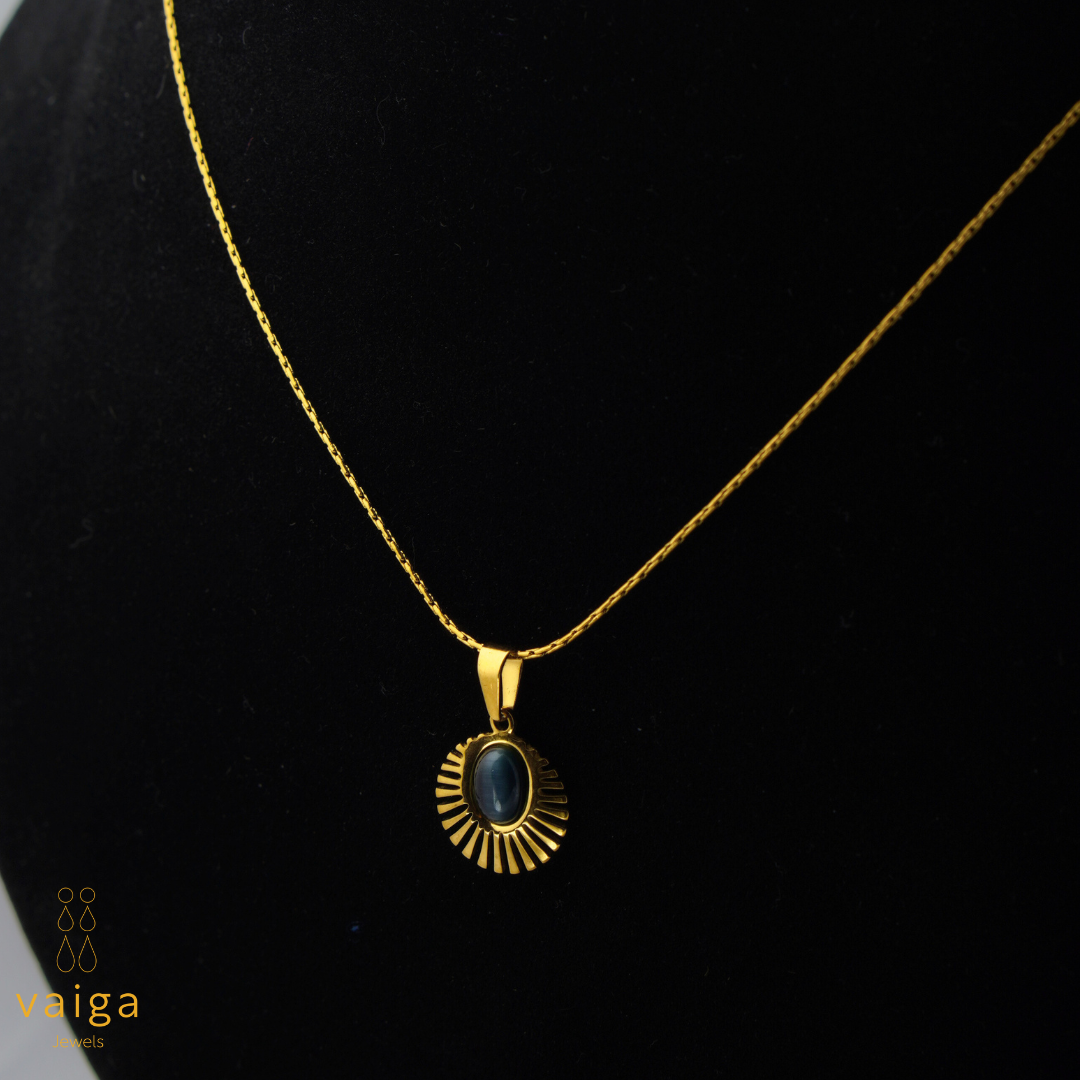 Green Stone Sunburst Pendant Necklace – Gold-Plated & Anti-Tarnish