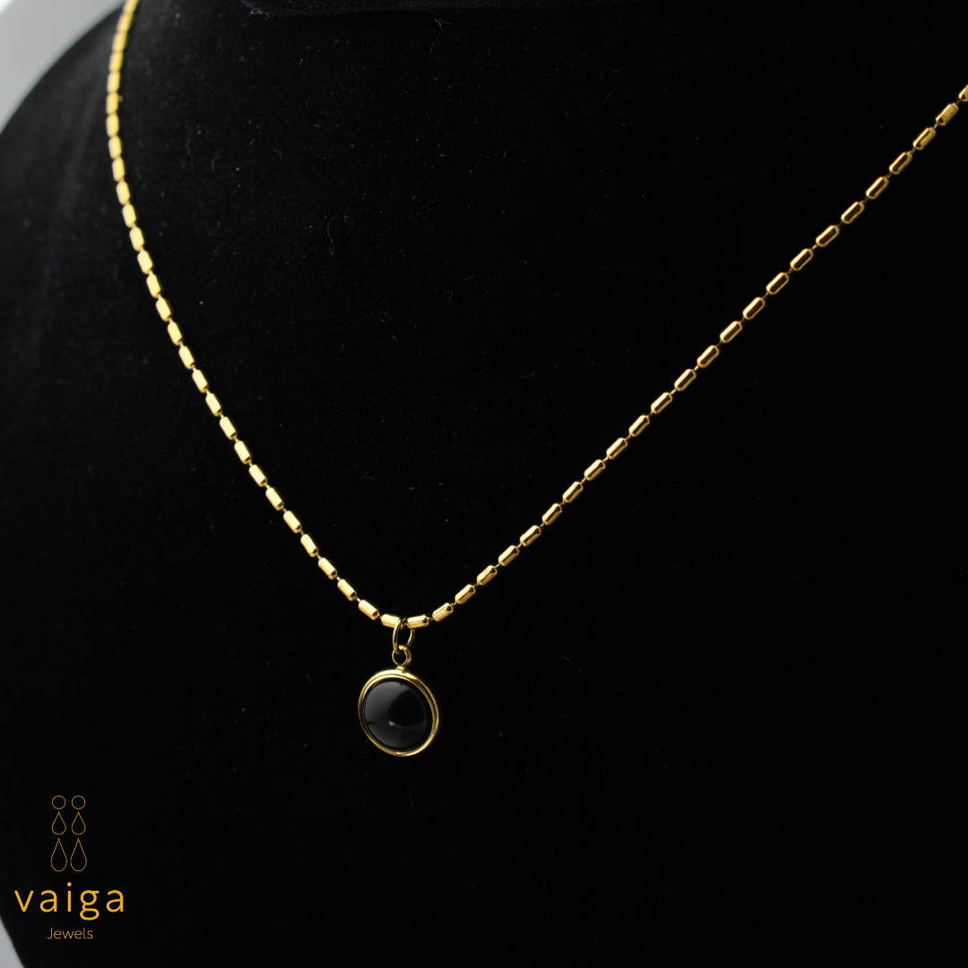 Minimal Black Circle Pendant Necklace