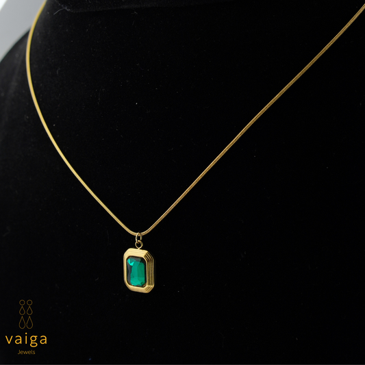 Emerald Green Pendant Necklace – Gold-Plated
