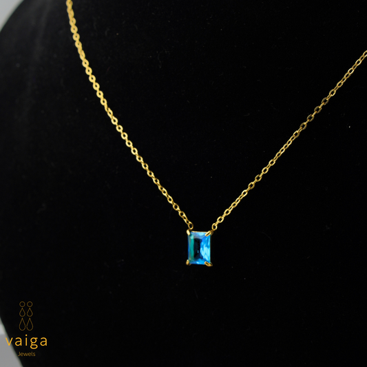 Gold-Plated Blue Crystal Pendant Necklace – Dainty & Elegant