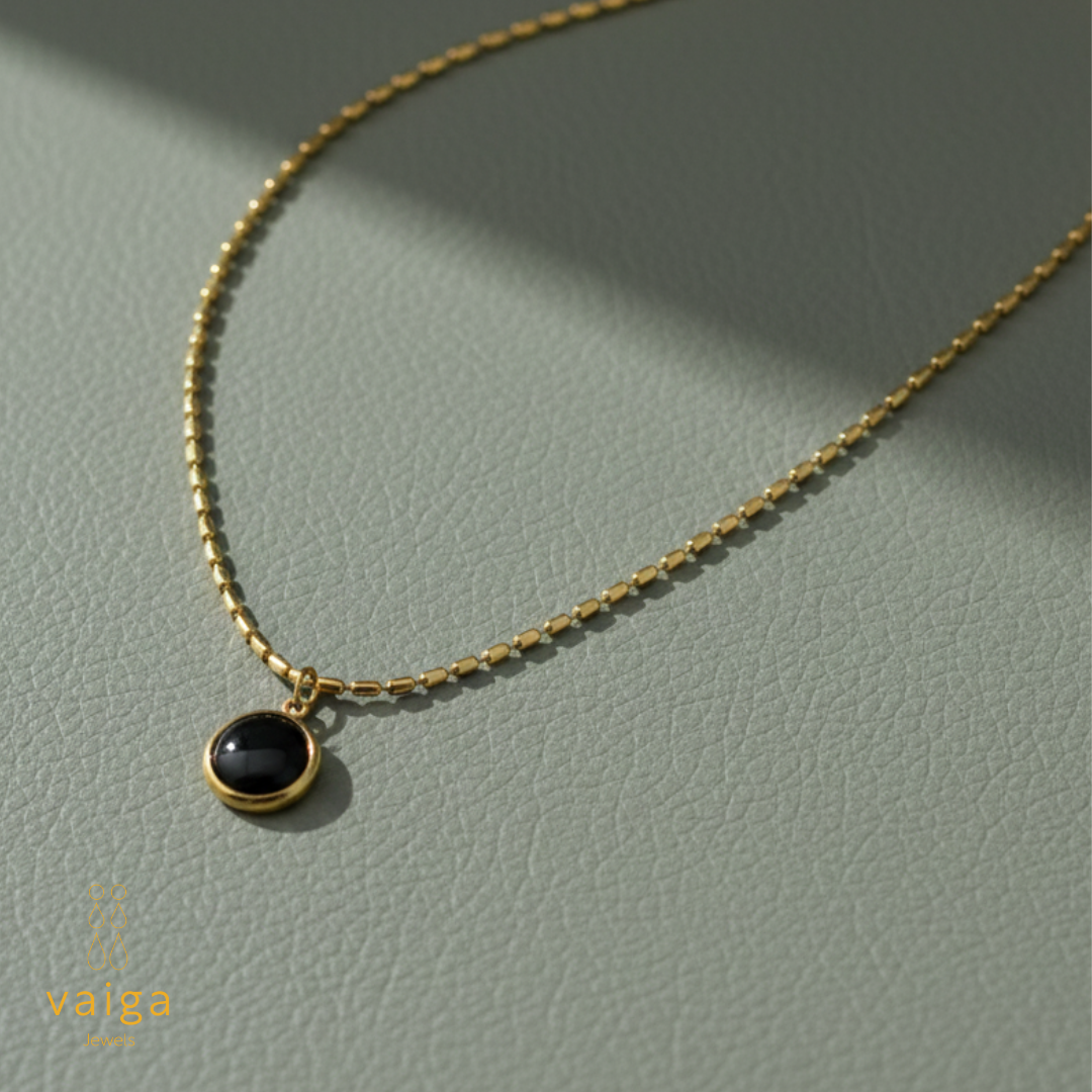 Minimal Black Circle Pendant Necklace