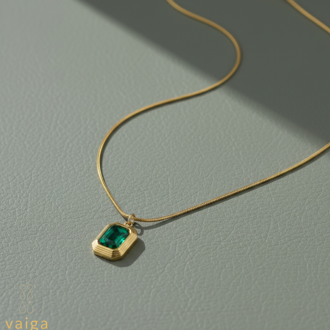 Emerald Green Pendant Necklace – Gold-Plated