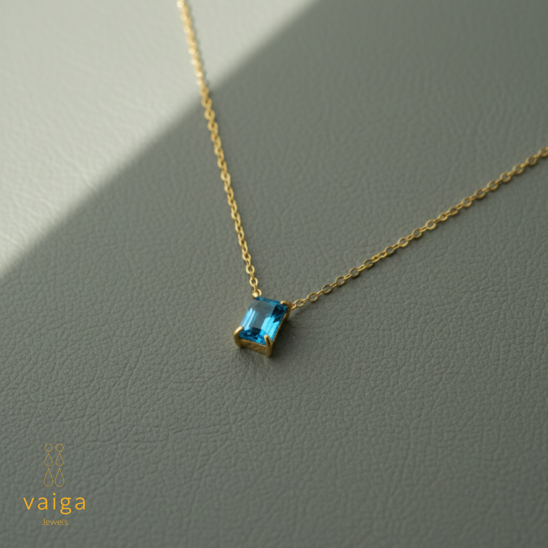 Gold-Plated Blue Crystal Pendant Necklace – Dainty & Elegant