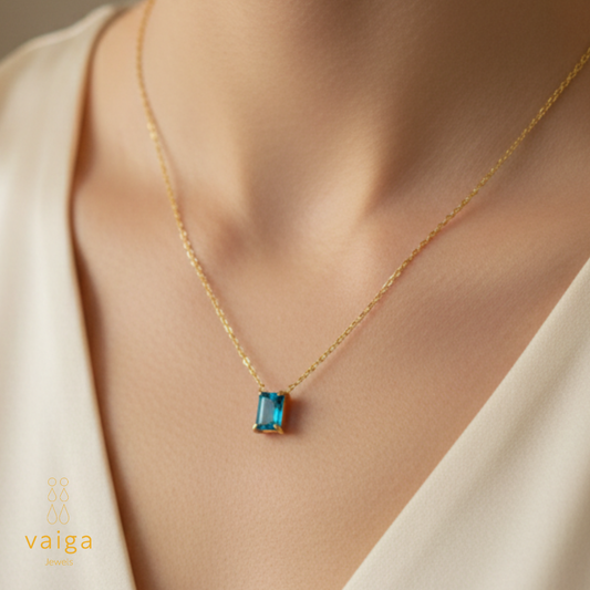 Gold-Plated Blue Crystal Pendant Necklace – Dainty & Elegant