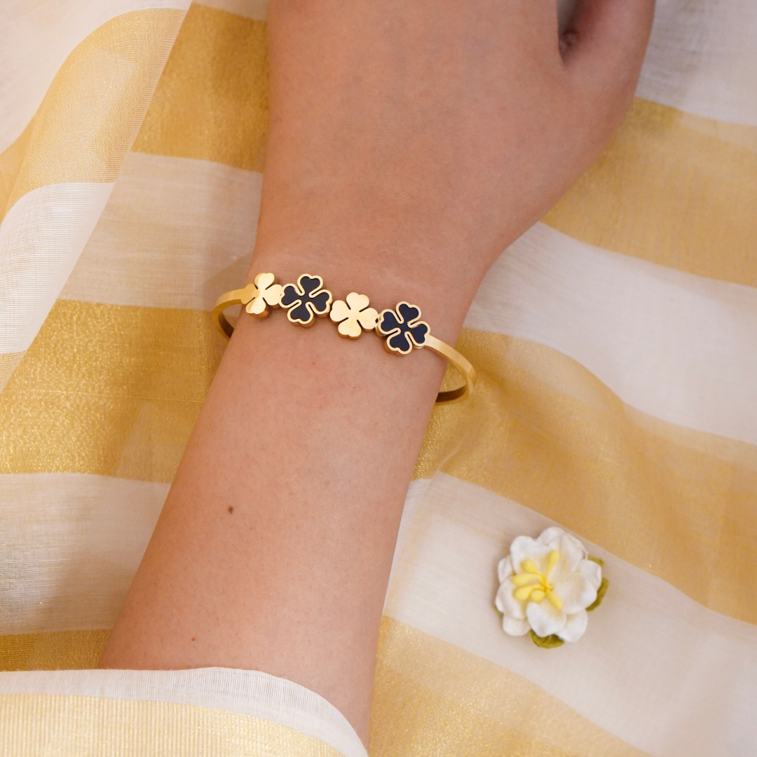 Clover Charm Bracelet – Gold Plated