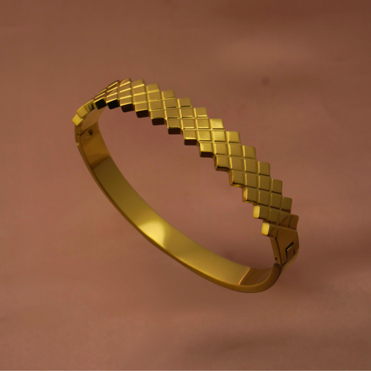 Vaiga Jewels Textured Grid Bracelet – Matte Gold Finish