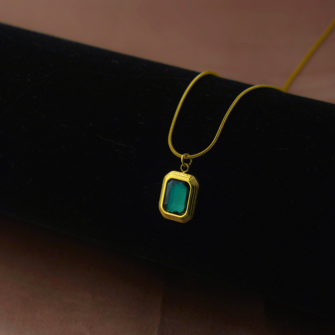 Emerald Green Pendant Necklace – Gold-Plated