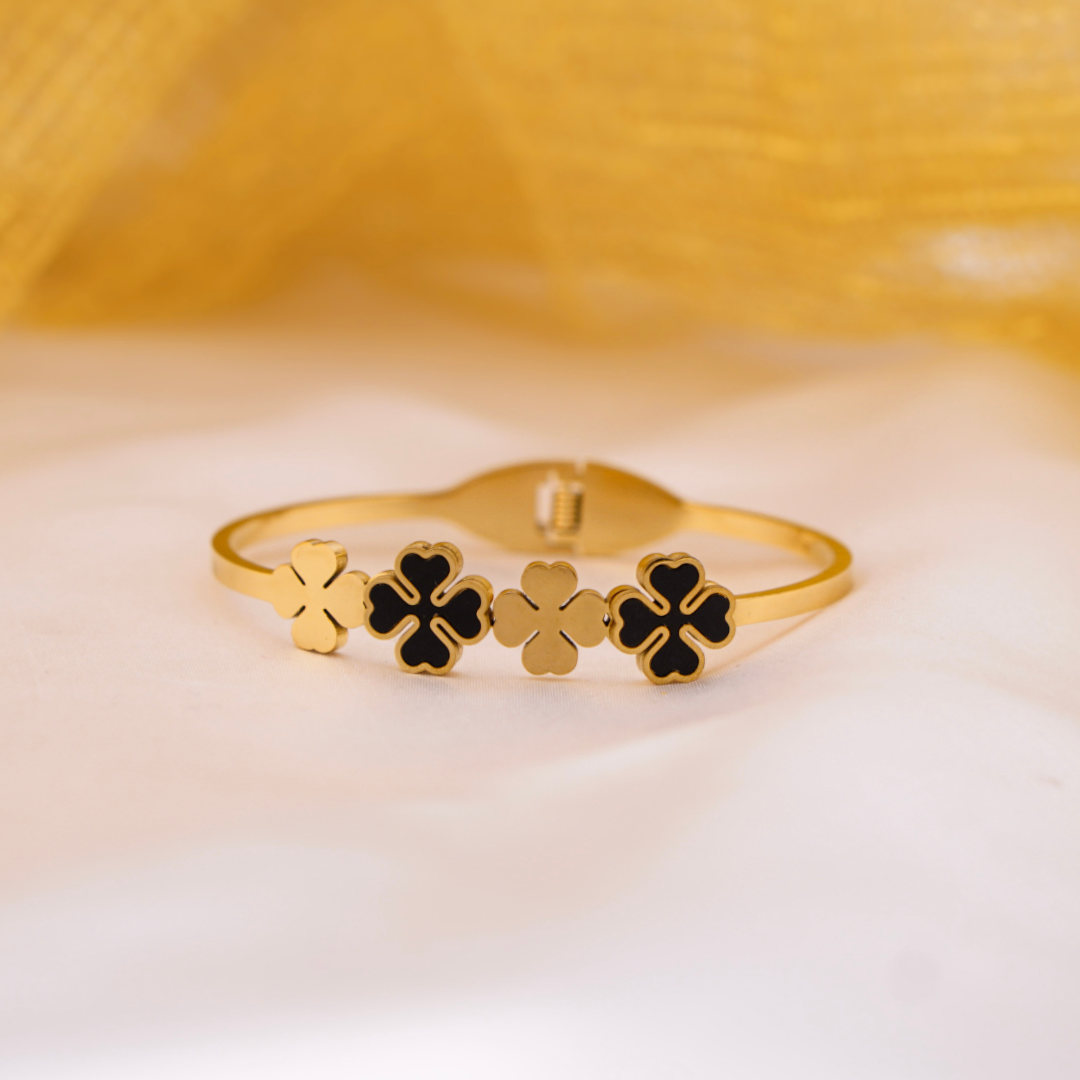 Clover Charm Bracelet – Gold Plated